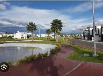 3beb0153c205db30054b7d6a2521ac8e0b53d770a74d12ff64ead8c5ba9ce896 · Casa en Venta en La Condesa Juriquilla 4 Rec, Una en Pb, Cto de Servicio y Roof.