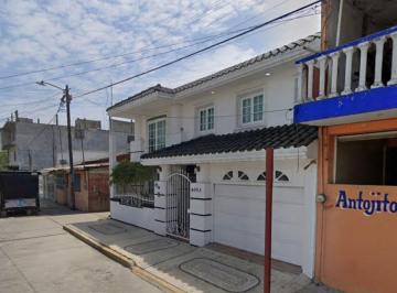 Casa en Venta de 4 habitaciones  · "Er" Casa en Venta en Cazones Veracruz