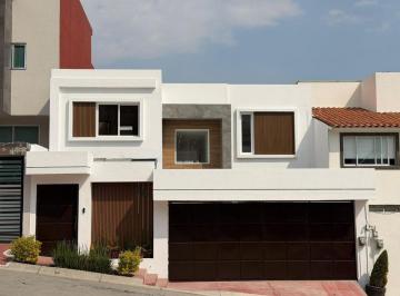 Casa de 4 habitaciones, Naucalpan de Juárez · Casa con 4 Recámaras en Venta, 273 m² Superficie de Terreno en Lomas Verdes 6a Sección