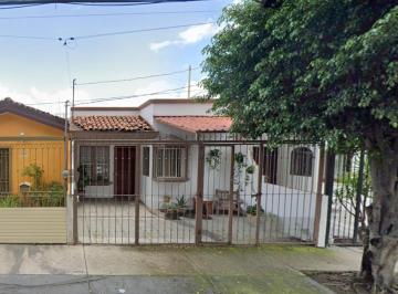 Casa de 2 habitaciones, Zapopan · Casa en Jardines del Valle a 5 Min de Plaza Aleira