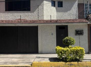 Casa de 3 habitaciones, Xochimilco · Casa con Gran Potencial en Jardines del Sur