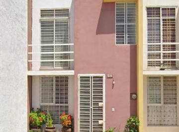 Casa de 3 habitaciones, San Pedro Tlaquepaque · Remato Casa en Col. Parques Palmar, Tlaquepaque Cerca de Altlas Country Club