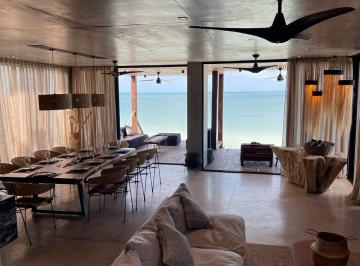 Casa · 510m² · 4 Recámaras · 1 Estacionamiento · Venta de Casa en Holbox, Frente Al Mar