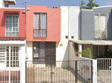 Casa de 2 habitaciones, San Pedro Tlaquepaque · Casa a un Costado de La Acuatica Mantarraya en Col Haciendas de San Jose