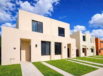 facc7c6d2f4fc660d66d4da820fdcb6813f3692150da345ff10804841f12fbf0 · Casa en Venta en Cancún · Kulkana · 2 Recámaras · Privada con Alberca