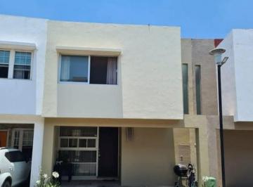 Casa de 3 habitaciones, Zapopan · Bonita Casa en Remate en Sta. Margarita Zapopan a 20 Min de Andares