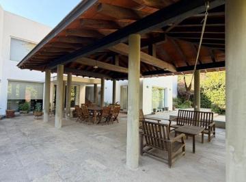 Casa de 5 habitaciones, Zapopan · Casa en Venta Sobre Av Las Fuentes en Esquina, Zapopan