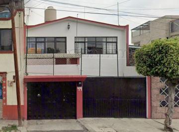 Casa de 3 habitaciones, Iztapalapa · Casa en Remate en Calle Fiscales Col. El Sifón, Iztapalapa. Cdmx.