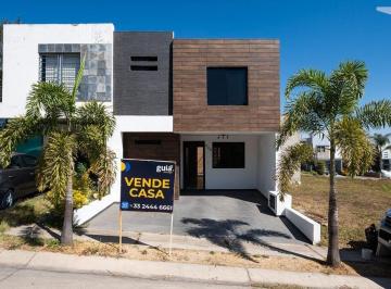 Casa · 84m² · 3 Recámaras · 2 Estacionamientos · ¡Oportunidad en Bosques de San Gonzalo, Zapopan!