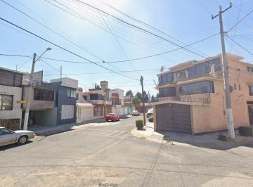 Casa de 5 habitaciones, Toluca · Casa en Venta en Calle Dora, Unidad Victoria, Metepec