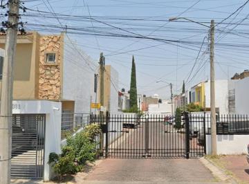 Casa de 3 habitaciones, Guadalajara · Casa en Remate en Jardines del Nilo