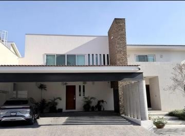 Casa de 4 habitaciones, Monterrey · Casa en Venta en Sierra Alta, Monterrey, N. L.