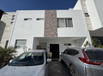 Casa · 196m² · 3 Recámaras · 2 Estacionamientos · Casa en Fraccionamiento Zibatá