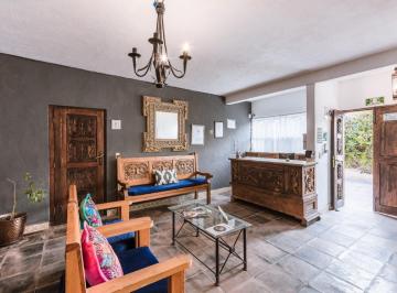 Casa · 590m² · 10 Recámaras · 6 Estacionamientos · Casa - San Miguel de Allende Centro