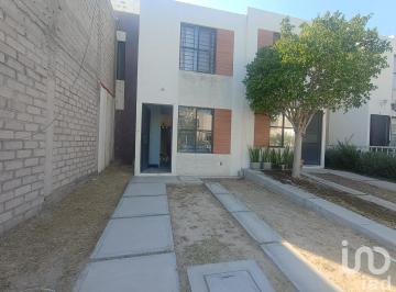Casa · 67m² · 2 Recámaras · 1 Estacionamiento · Casa en Venta, Puerta del Encino, Puertas de San Miguel, Queretaro