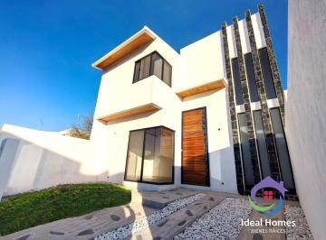 Casa · 189m² · 3 Recámaras · 2 Estacionamientos · Casa en Venta en Tequisquiapan, Casa de Autor Diseño Exclusivo en Fraccionamiento Privado.