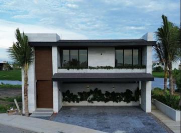 Casa · 750m² · 4 Recámaras · 5 Estacionamientos · Casa en Renta en Marina Campo de Golf