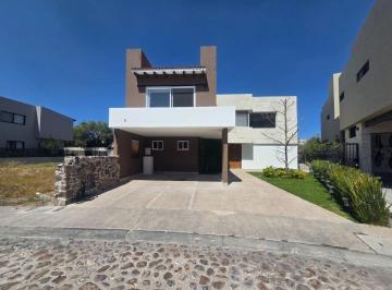 Casa en condominio de 3 habitaciones, Querétaro · ¡Espectacular Casa en Venta en La Primavera!