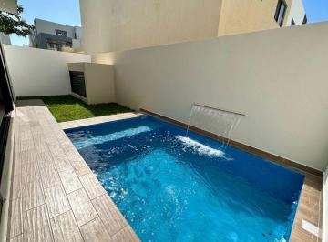 Casa de 4 habitaciones, Benito Juárez · Casa con Alberca Privada en Comunidad Cerrada, en Venta, Río Residencial, Cancún