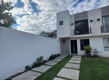 Casa de 3 habitaciones, León · Casa en Venta Marbella - Salida a Puerto Interior