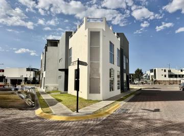 Casa · 172m² · 3 Recámaras · Casa en Venta en Esquina, La Antigua Cementera, Cerca de Galerías Serdán.