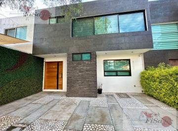 Casa · 220m² · 4 Recámaras · 2 Estacionamientos · Casa en Venta Av Cedro.