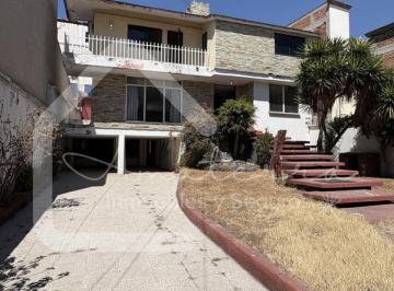 Casa de 4 habitaciones, Naucalpan de Juárez · Casa en Venta en Satelite Para Remodelar