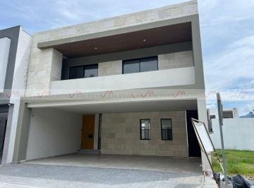Casa · 380m² · 3 Recámaras · 3 Estacionamientos · Casa en Venta en El Barrial