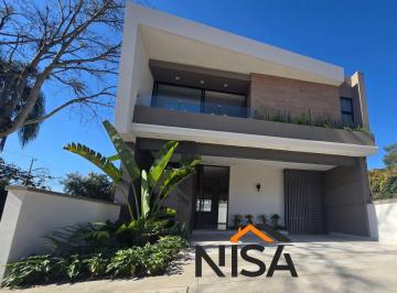 Casa de 3 habitaciones, Fortín · Casa en Venta a Unas Cuadras de Sams, Ci Epolis y Walmart Resd. Privado con Excelentes Espacios