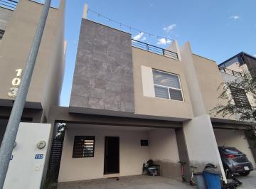 Casa · 97m² · 2 Estacionamientos · Casa en Los Robles