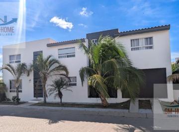 Casa · 250m² · 5 Recámaras · 2 Estacionamientos · Casa en Renta en Marina Real