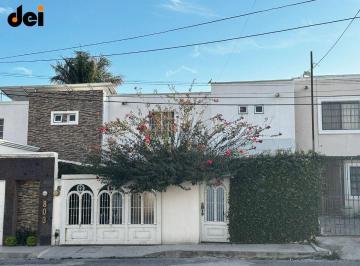 Casa de 3 habitaciones, Victoria · Casa con 3 Recámaras de 160 m² en Venta en Fraccionamiento Los Almendros