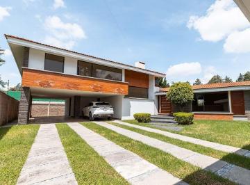 Casa · 523m² · 3 Recámaras · 3 Estacionamientos · Casa en Venta con Amplio Terreno en Zavaleta, Puebla