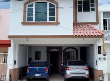 Casa · 180m² · 3 Recámaras · 2 Estacionamientos · Casa en Venta Cerca de Fraccionamiento Las Estaciones y Colonia Mirasol Monterrey Nl