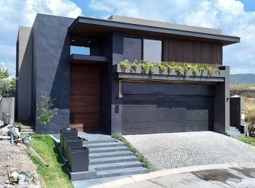 Casa de 3 habitaciones, León · Casa Nueva en Venta en El Molino Residencial en Condominio VI, con Acabados de Lujo!