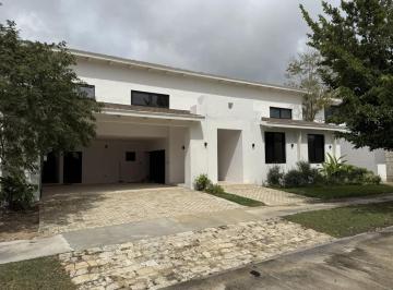 Casa de 4 habitaciones, Mérida · Casa en Venta Mérida, con Amenidades Dentro del Yucatán Country Club