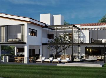 Casa · 365m² · 4 Recámaras · 3 Estacionamientos · Casa en Venta en Valle de Bravo