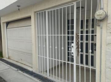 Casa · 229m² · 3 Recámaras · 1 Estacionamiento · Venta de Casa