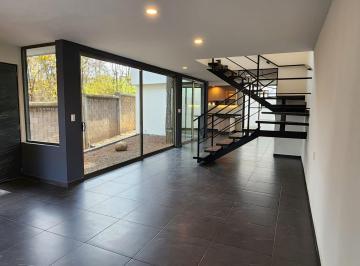 Casa · 154m² · 3 Recámaras · 2 Estacionamientos · Casa en Venta Fraccionamiento Zorros Altozano Morelia