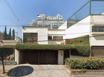 Casa de 4 habitaciones, Benito Juárez · Casa con Jardin en Muy Buena Zona y Excelente Ubicación con 345 m² de Superficie
