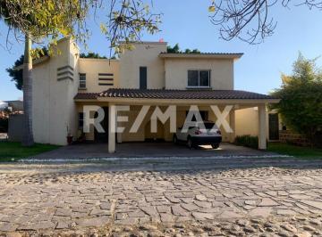 Casa · 397m² · 5 Recámaras · 2 Estacionamientos · Casa en Venta - (4)