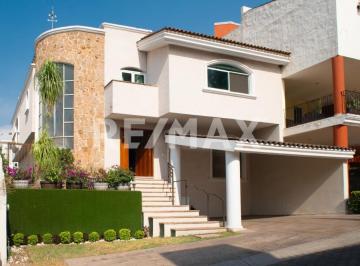 Casa · 395m² · 3 Recámaras · 4 Estacionamientos · Casa en Venta en Residencial Virreyes - (4)