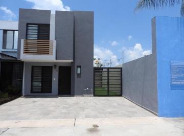 Casa de 2 habitaciones, Zapopan · Casa en Venta en Campo Real, Dentro de Coto Interno