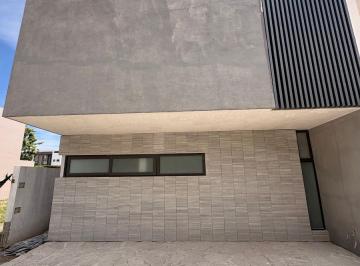 Casa Venta de 4 habitaciones · Casa en Venta en Fraccionamiento La Toscana, Valle Real