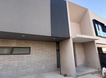 Casa de 4 habitaciones, Zapopan · Casa en Venta en Fraccionamiento La Toscana, Valle Real