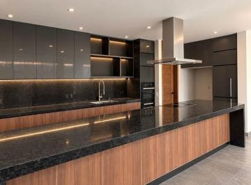 Casa de 4 habitaciones, Zapopan · Casa en Venta en Fraccionamiento La Toscana, Zona Real Cerca de Valle Real