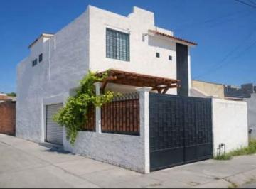 Casa de 2 habitaciones, Bahía de Banderas · Casa en Venta de Dos Niveles con Ampliación a Negocio en Valle Dorado