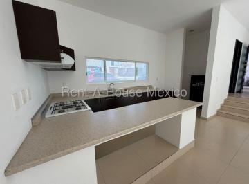 Casa en condominio de 3 habitaciones, El Marqués · Con Vigilancia Amenidades, Ideal Para Familias. Cuenta con Cuarto de Servicio Querétaro