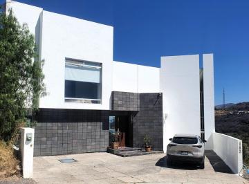 Casa · 323m² · 3 Recámaras · 4 Estacionamientos · Casa en Venta en Real de Juriquilla