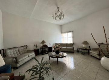 Casa de 4 habitaciones, Tlalnepantla de Baz · Excelente Casa en Venta con Espacios Muy Amplios y Magnífica Ubicación.